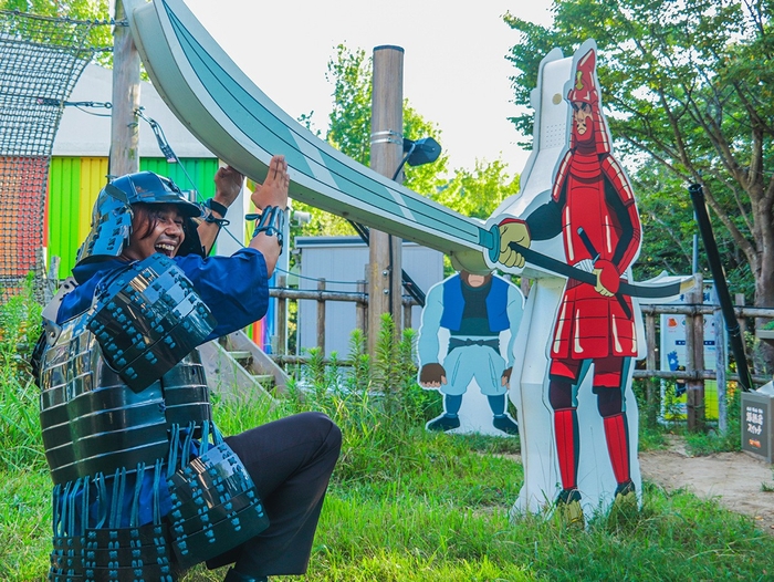 ▲甲冑を着て、侍になりきろう！