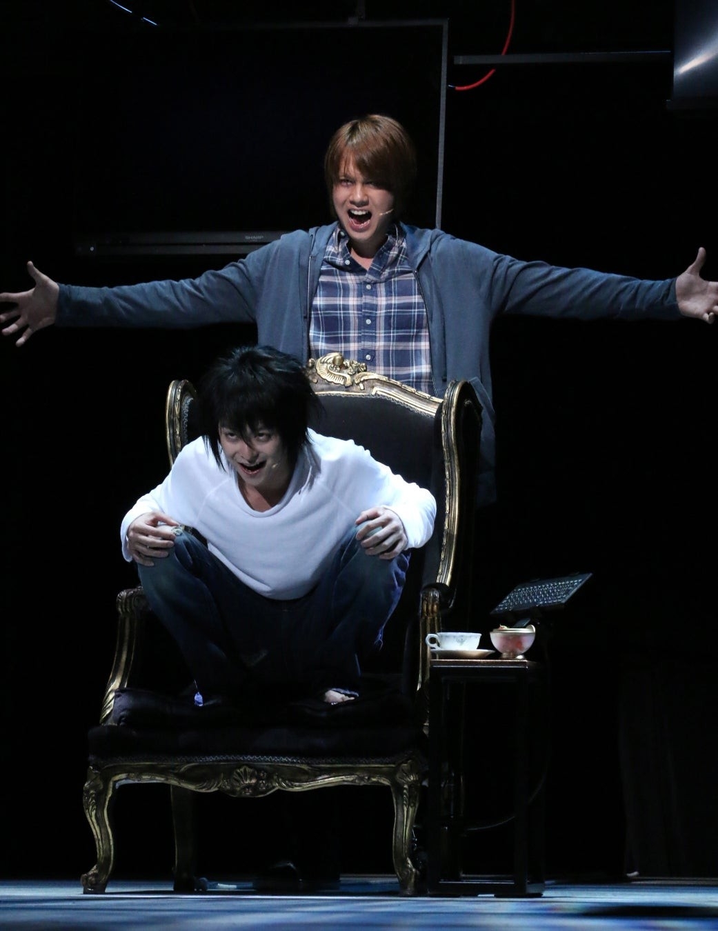 「デスノート THE MUSICAL 浦井健治×小池徹平」©大場つぐみ・小畑健/集英社