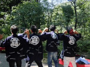 法被を着て記念撮影(過去の様子)