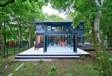 【アート×天然温泉】特徴的なサンルームを備えた現代的なデザイン空間「スイートヴィラ 箱根仙石原Kunsthaus」が10月25日に開業 