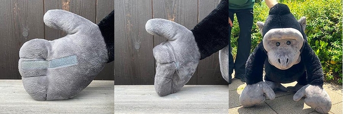 写真左・中・右)ぬいぐるみの手の平。開いたり、握ったりさせられます。背中を支えれば、ナックルウォークさせることもできます。