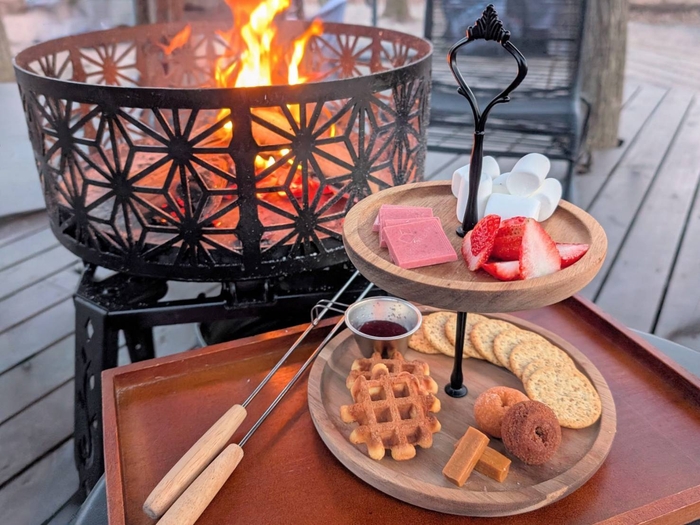 ◆たき火でスモア!いちごアフタヌーンティーセット 2,400円(税込)