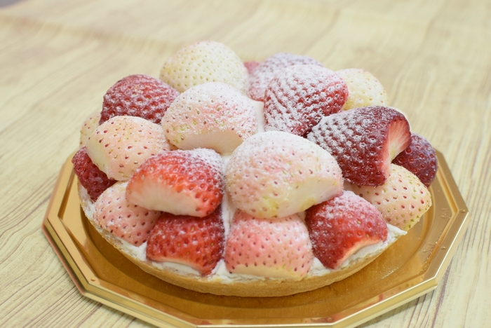 いちごの里紅白タルト 2,380円(税込み)