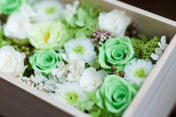 2位「プリザーブドフラワー」:お手入れ不要でプレゼントしやすい