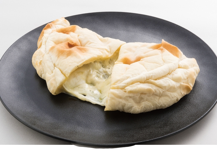 <アントニオ>巨大カルツォーネ(クアトロフォルマッジ)