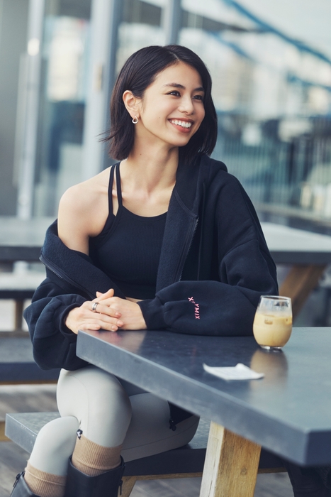 パーカー×ブーツスタイル