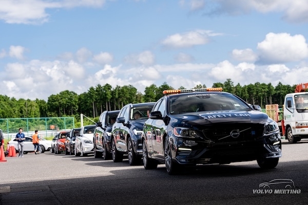 セーフティーカーの先導走行