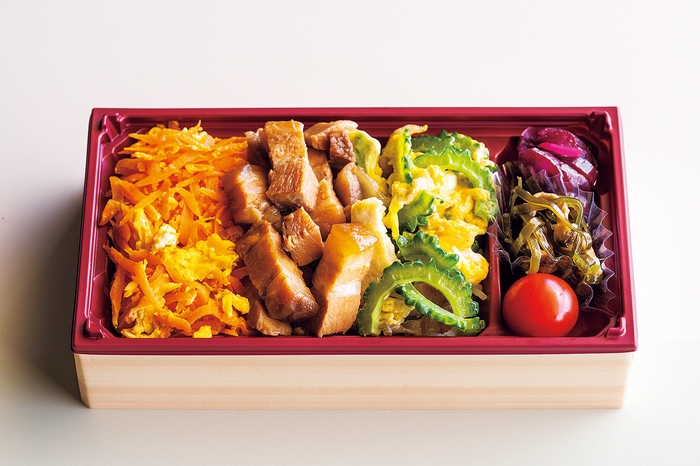 【なぎいろ】「沖縄県認証 琉球料理 伝承人謹製 だし香るラフテー琉球料理弁当」