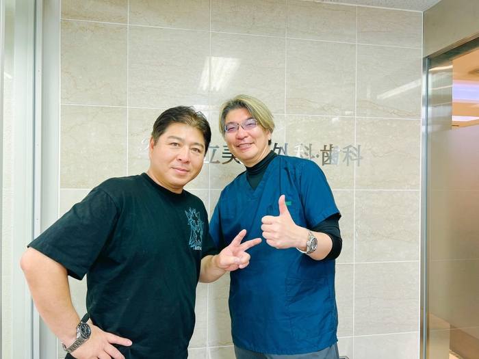 ダウンタイムも落ち着き、目元リフトアップ(1ヶ月後の仕上がりに大満足の真中氏)