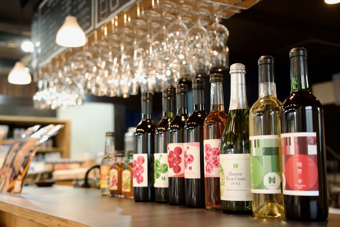 初心者でも楽しめる、フレッシュなワインやシードル、お酒を飲めない方には酵素シロップも取り揃えている