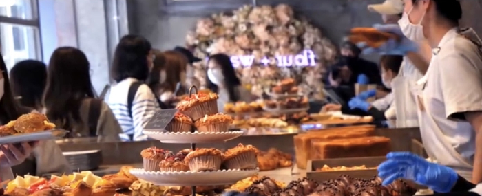 100名ほどの行列を作るflour+water 中目黒