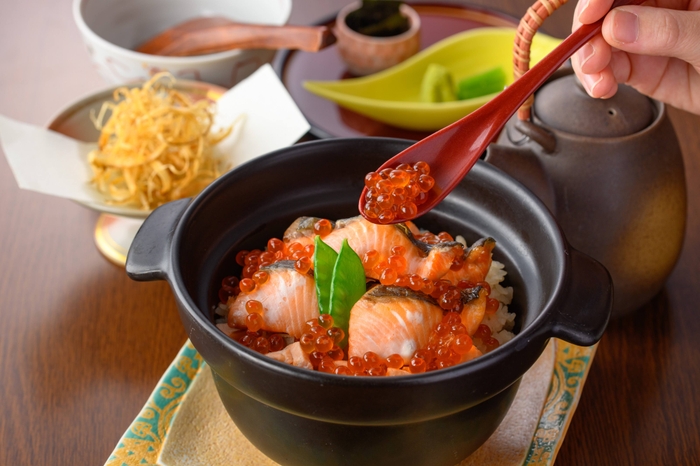 後がけいくらをたっぷりかけて楽しむ