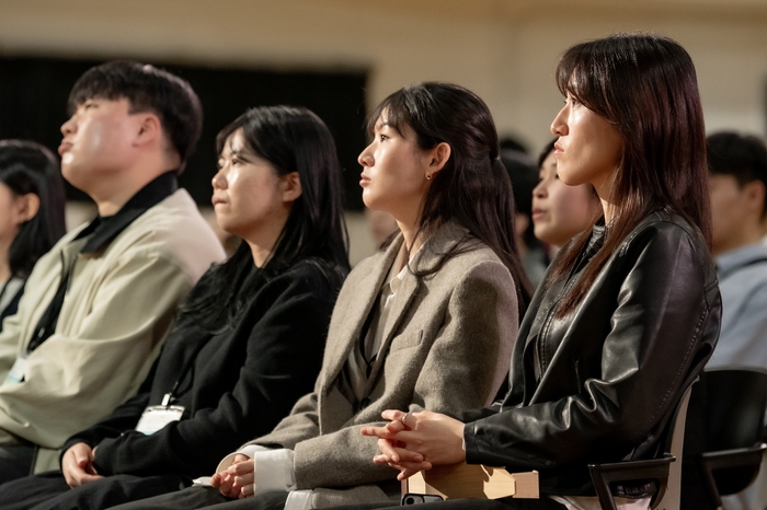 受賞者の方々。本コンペは、国境を越えた若手人材交流・育成の場を目指している