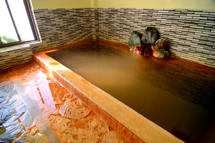 珍しい2色の自家源泉