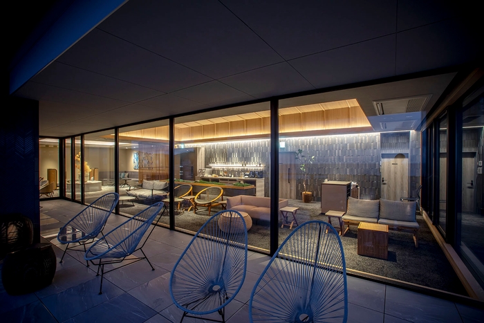 17:00以降は静かなナイトラウンジに