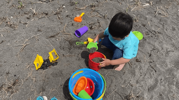 砂場セットなどのおもちゃも