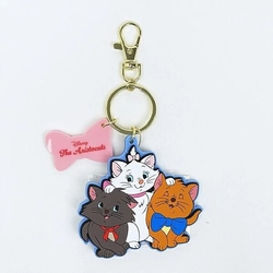 ディズニーとアコモデの人気コラボアイテムシリーズ。マリーファンは必見。