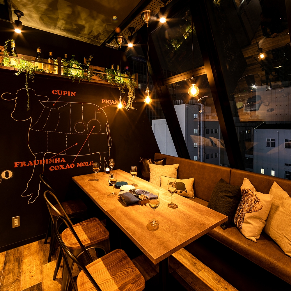 「Nick&Noojoo」テーブル席