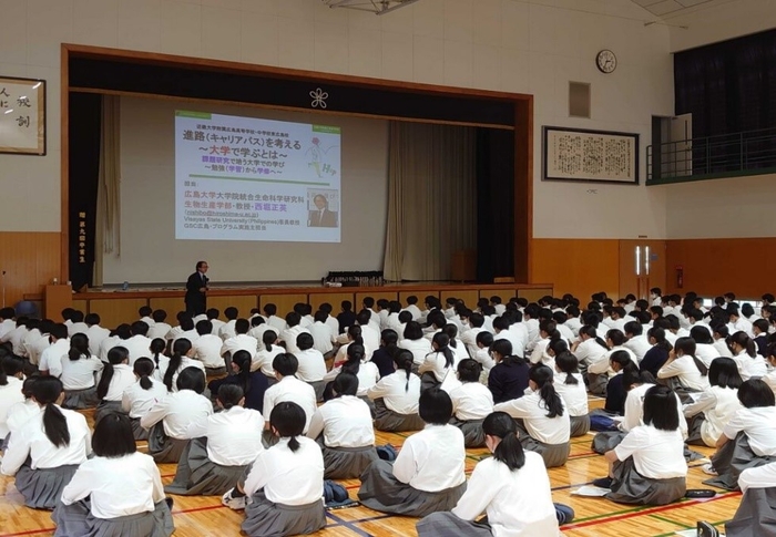 令和5年度(2023年度)進路講演会の様子