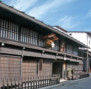 老舗酒蔵が男性従業員の育児休暇100％実現をめざす　 飛騨市の渡辺酒造店が取り組む“新しい働き方”