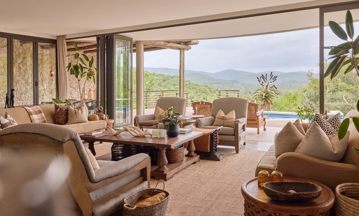 ジュメイラ・タンダ・サファリ ロイヤル・レジデンス リビングルーム_(c)Hywell Waters