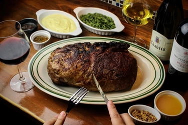 マロリーポークステーキ 通販事業を開始 巨大な2kgの塊を年末年始のパーティ用途などに向けて冷凍販売開始