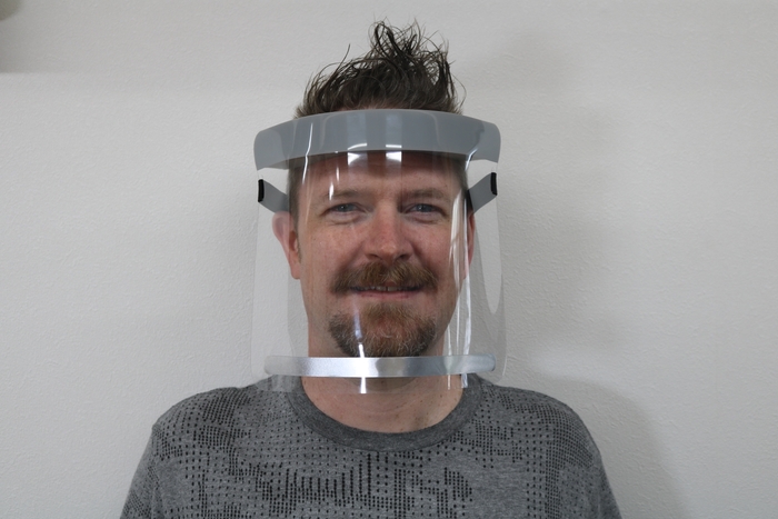 生徒様と向き合う講師は、フェイスシールドを装着。 ソーシャルディスタンスだけではなく、飛沫感染防止のためにフェイスシールドの導入をしております