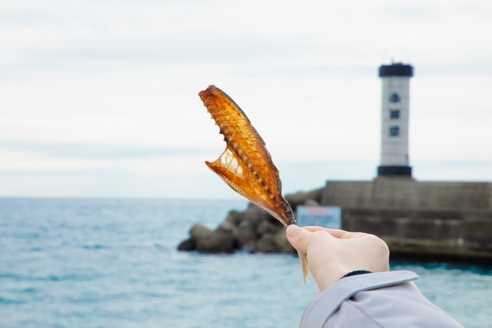 さじるし食堂オリジナル骨せんべいも付いてきます