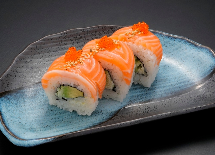 サーモン&アボカドロール