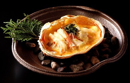 鳥取県産松葉がにと伯州美人 甲羅焼き/KATO‘S DINING & BAR