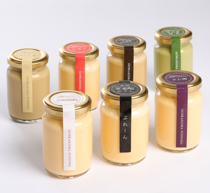 Cafe LeVent 軍艦島プリン 左手前から:壱岐焼酎/プレーン/ラム酒/奥左から:ほうじ茶/いちご/エスプレッソ/抹茶