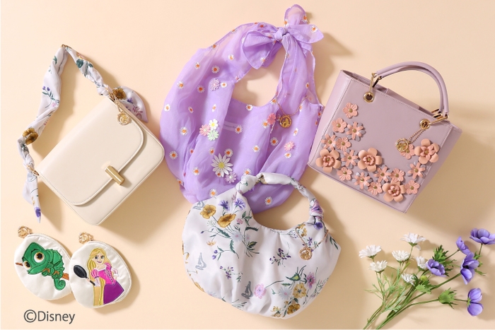 スカーフショルダーバッグ¥6,000 、チュールフラワーバッグ¥5,500 、3Dフラワーハンドバッグ¥6,600 、フローラルミニバッグ¥5,500 、刺繍ポーチ各¥3,300(税込)