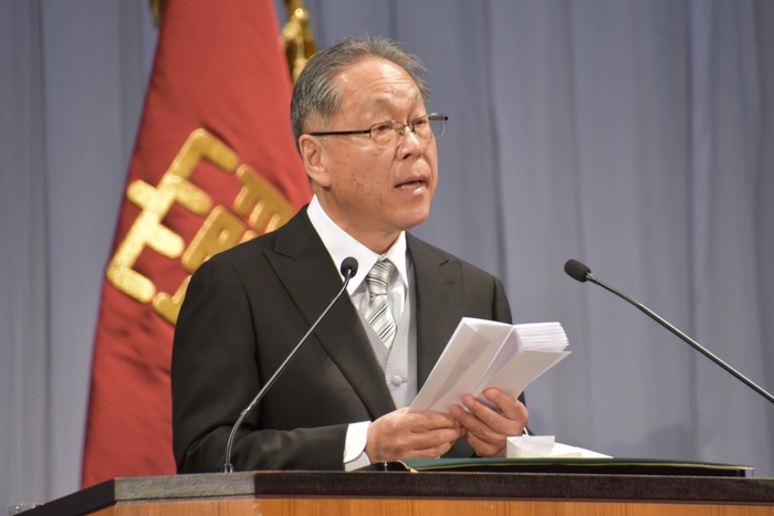 告辞を述べる野口学長