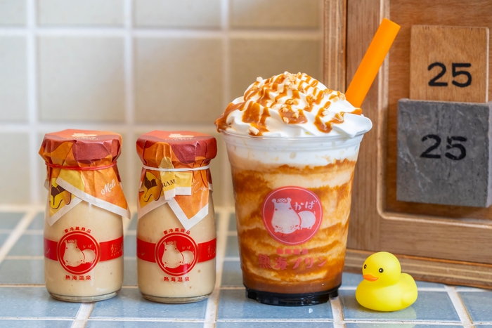 第三弾は『とろけるキャラメルプリン』(左・中央)、『キャラメルプリンスムージー』が登場!
