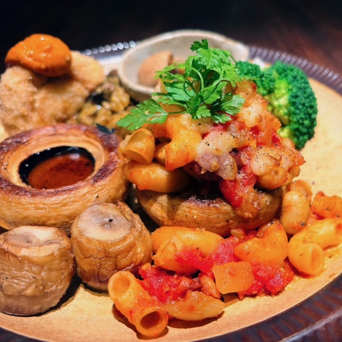 マッシュルームとゼンブのプレートランチ(サラダ付き)/1,800円