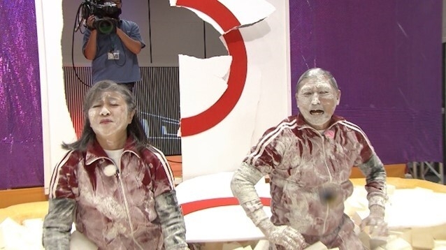 不正解になった (左から) 松本、春日