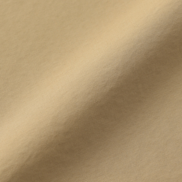 高い機能性とハリ感のあるタフタ生地