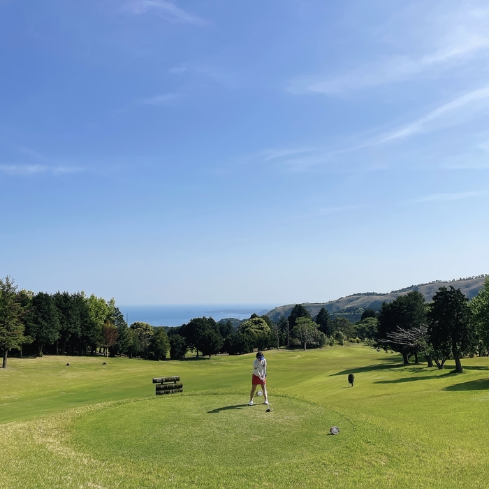 太平洋を一望する絶景のコースで、ナイスショットを狙って！