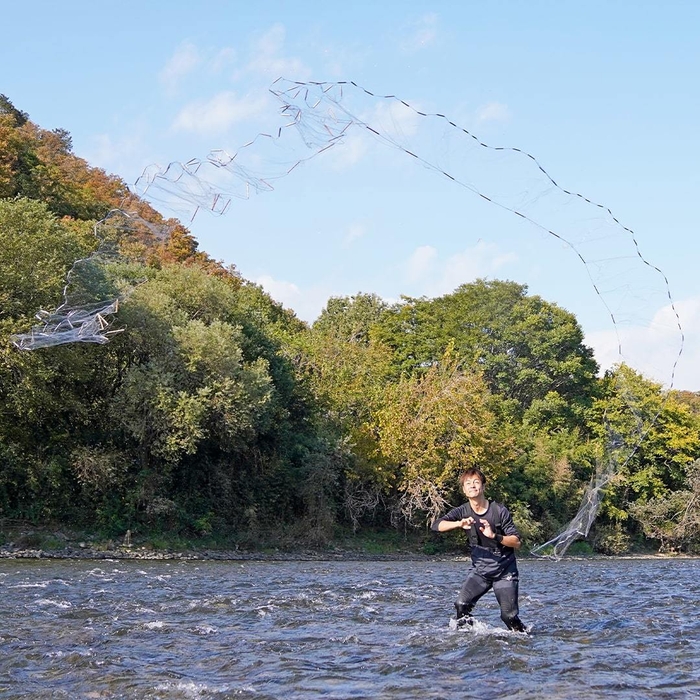 伝統の手投網漁法