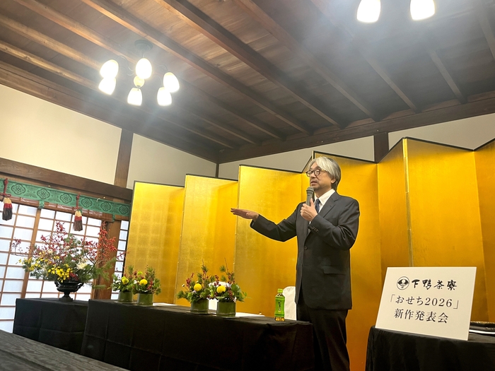 供御所にて小山 薫堂が登壇