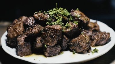 原宿の行列ステーキ、ついに新潟上陸！ ガーリックと肉の魔法「ステーキてっぺい」 新潟伊勢丹７階レストランフロアに 4 月 22 日オープン！