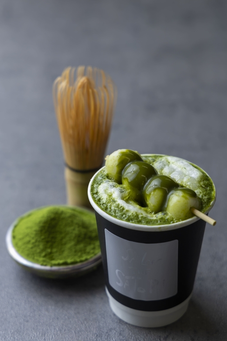 もちもちのお団子と愉しむ、お濃茶ラテでほっと一息。