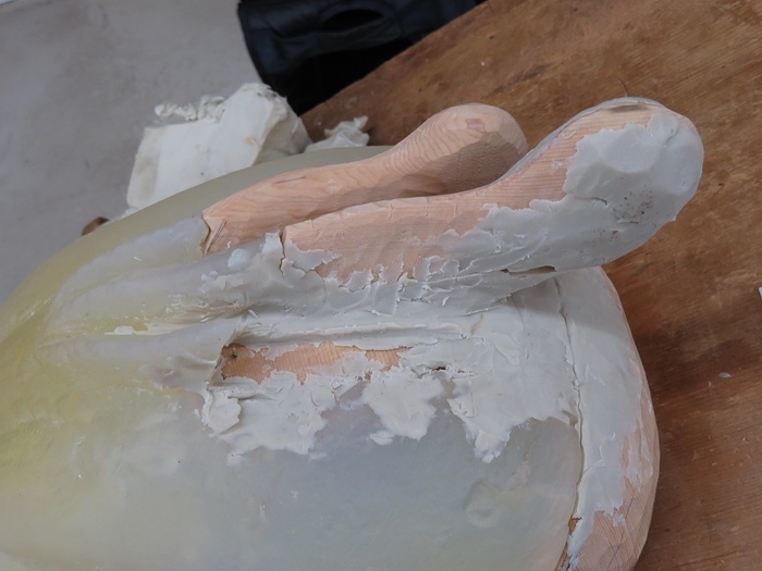 画像5. 迦楼羅面 トサカ部分の再現作業