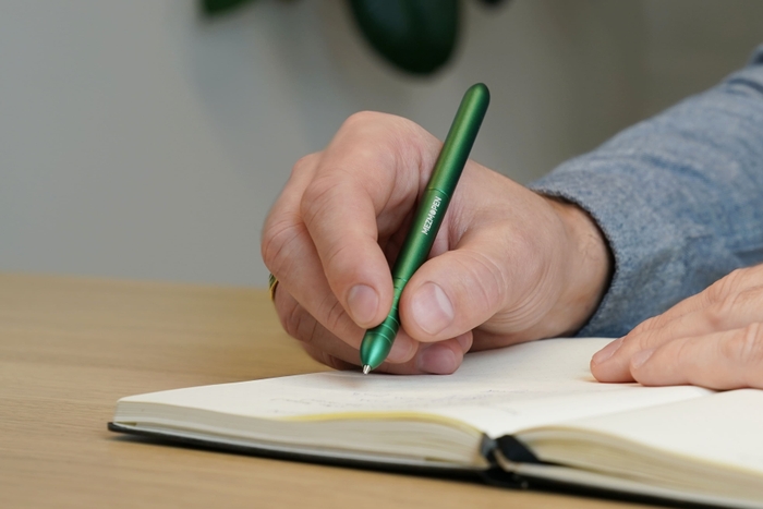 しっかり握れて、ペン先もブレない。