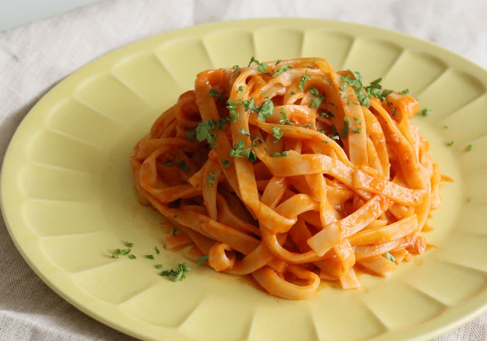 完熟トマトと海老とホタテの旨みあふれるトマトパスタ イメージ画像