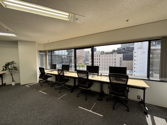 執務スペース窓際