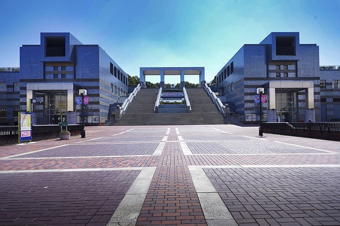 多摩ニュータウン・多摩センターのシンボル的な施設「パルテノン多摩」(画像提供:多摩市)