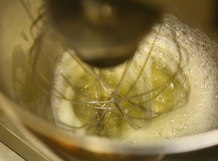 メレンゲを作っているところ