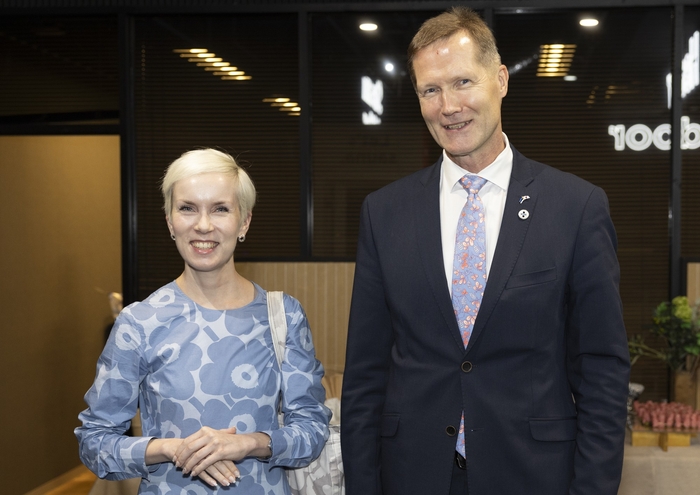 イベントを講演頂いた両大使館より特別ゲストも。駐日エストニア大使マイト・マルティンソン閣下(右)と駐日フィンランド大使館商務部 ラウラ・コピロウ上席商務官(左)