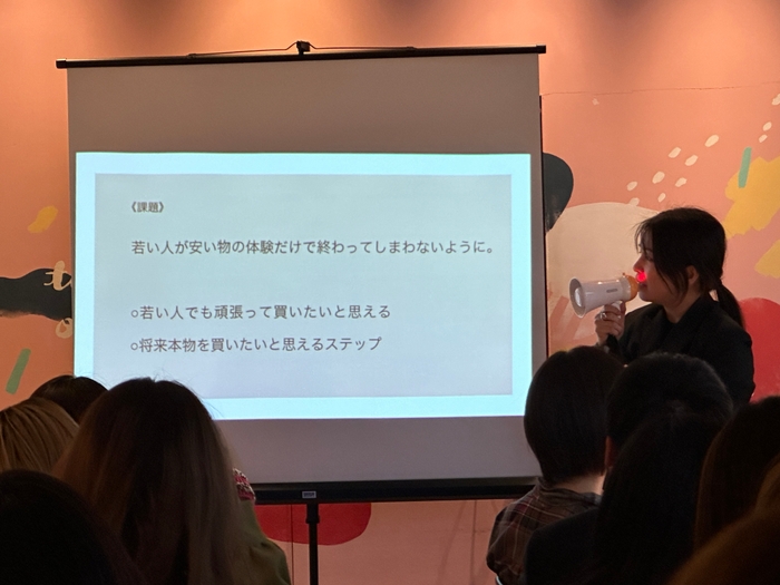▲陶芸家　SIONE主宰／　SHOWKO氏 「陶磁器」の素材に着目し、自らのブランドやコレボレーションを展開。メディア掲載も多数